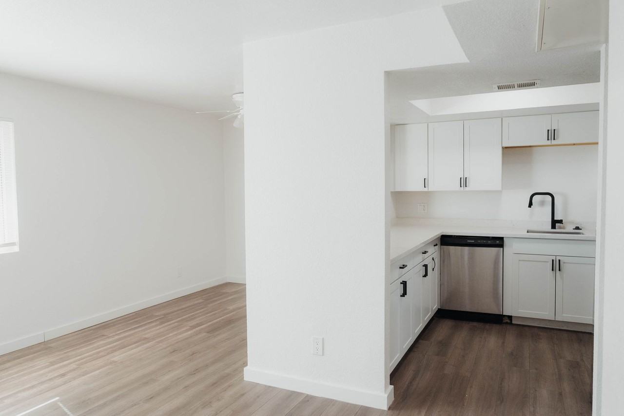 The Fringe On 32nd - Photo 3 of 32