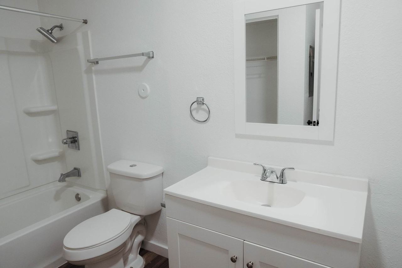 The Fringe On 32nd - Photo 4 of 32