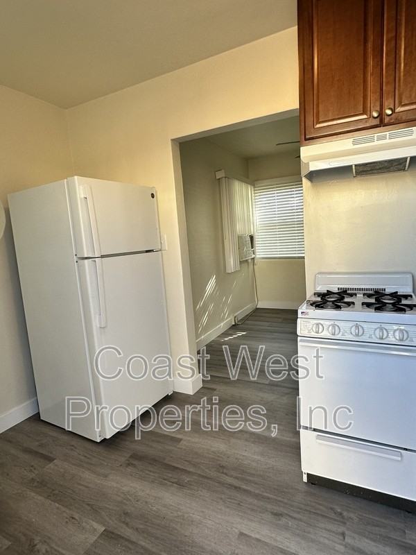 1098 E Madison Ave - Photo 4 of 7
