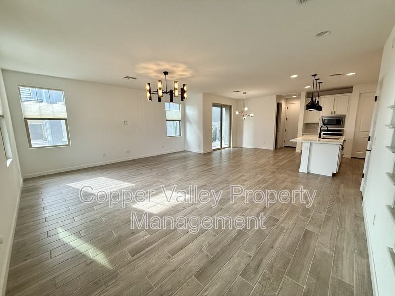 2034 W Lariat Ln - Photo 5 of 23