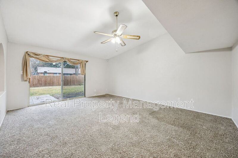 317 E Grenoble Dr - Photo 4 of 24