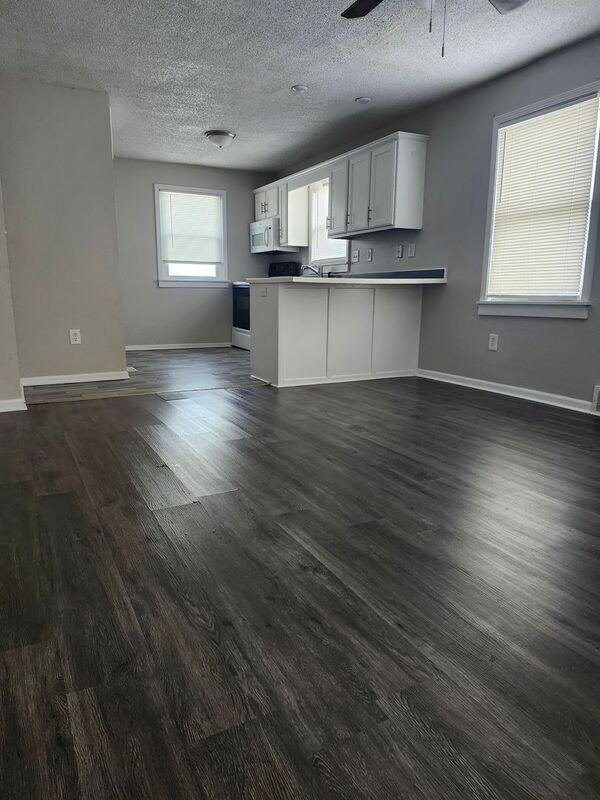 1720 S Sterling Ave #E - Photo 3 of 11