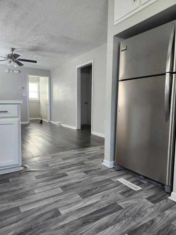 1720 S Sterling Ave #E - Photo 7 of 11