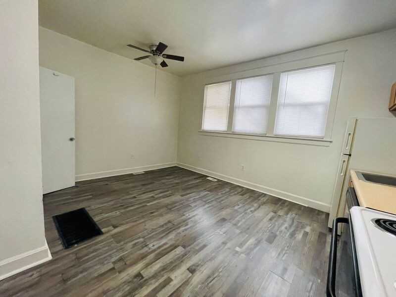 517 W Maple Ave #1C - Photo 3 of 9