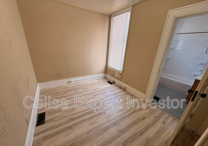 239 E Woodland Ave #4 - Photo 2 of 4