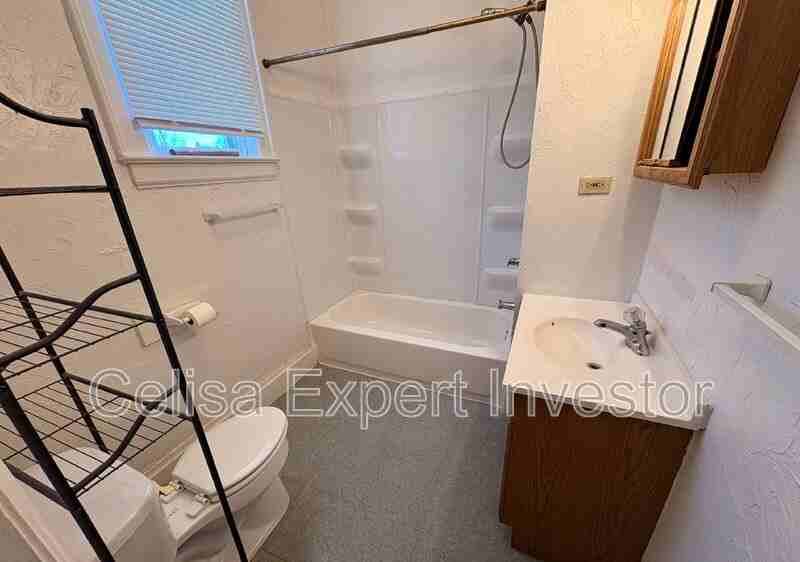 239 E Woodland Ave #4 - Photo 3 of 4