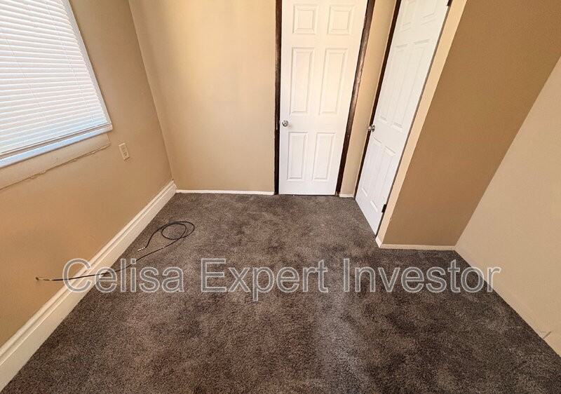 239 E Woodland Ave #5 - Photo 2 of 4