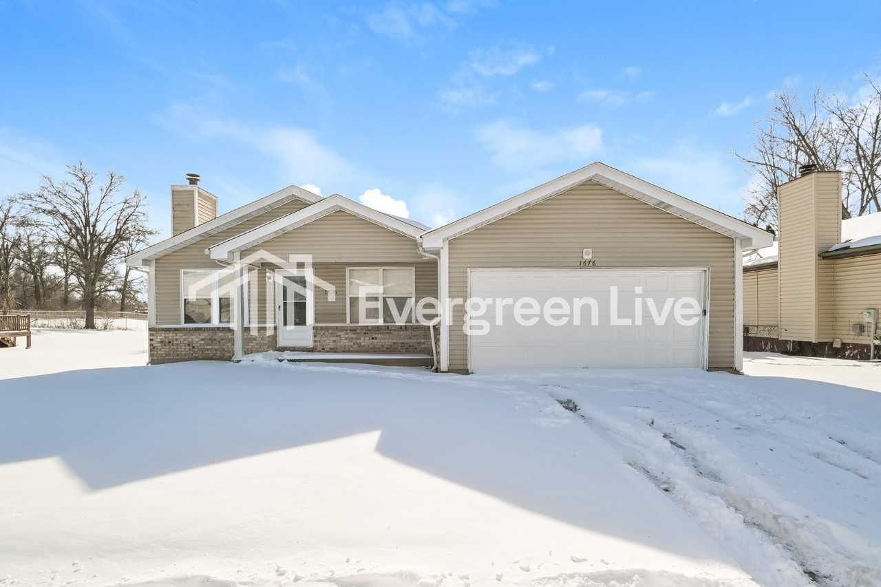 1676 Talisman Ln - Photo 2 of 15