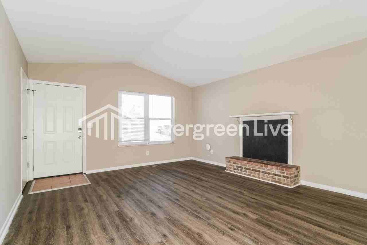 1676 Talisman Ln - Photo 3 of 15