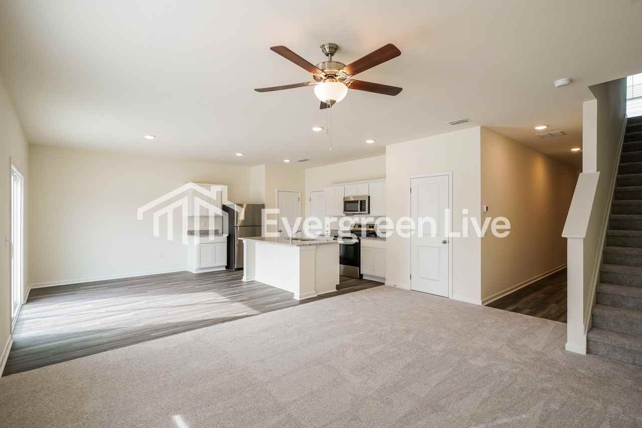 153 Snowdrop Ave - Photo 4 of 16