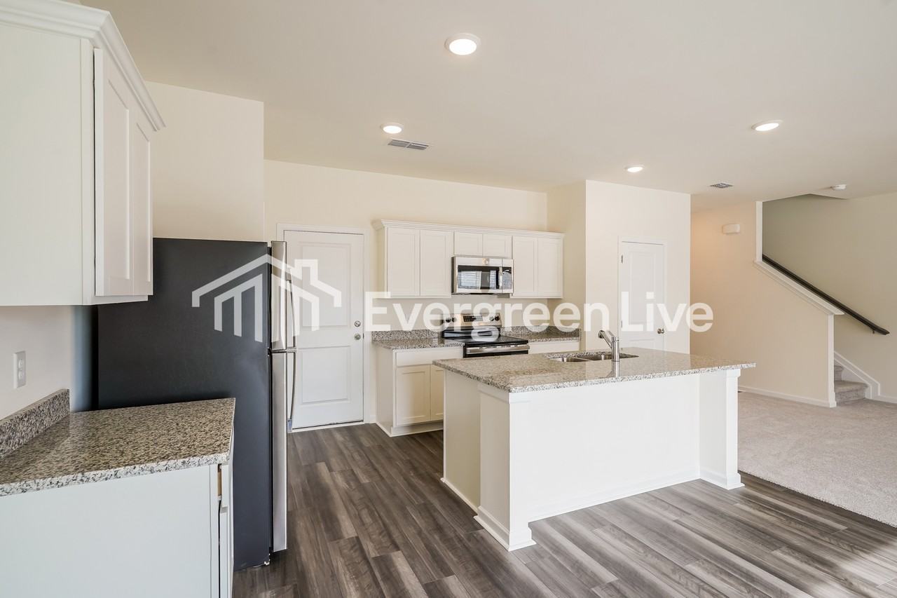 153 Snowdrop Ave - Photo 7 of 16