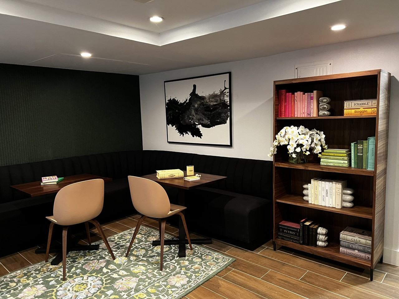 110 Horatio St - Photo 7 of 12