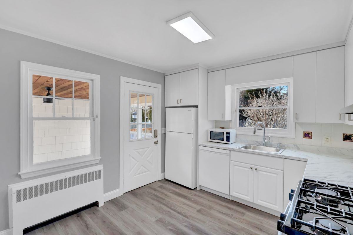 1336 Potter Blvd - Photo 3 of 15