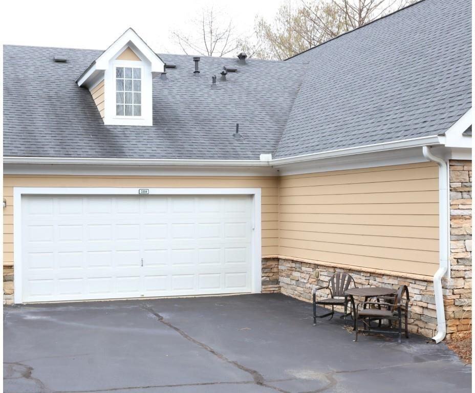 3204 Village Ln - Photo 5 of 26