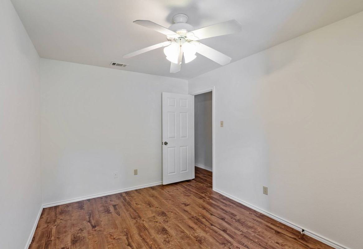 1802 Dixie Ln - Photo 2 of 32