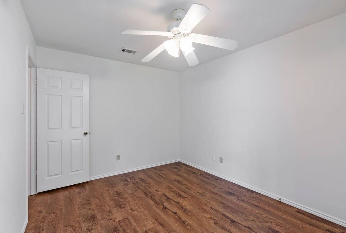 1802 Dixie Ln - Photo 3 of 32