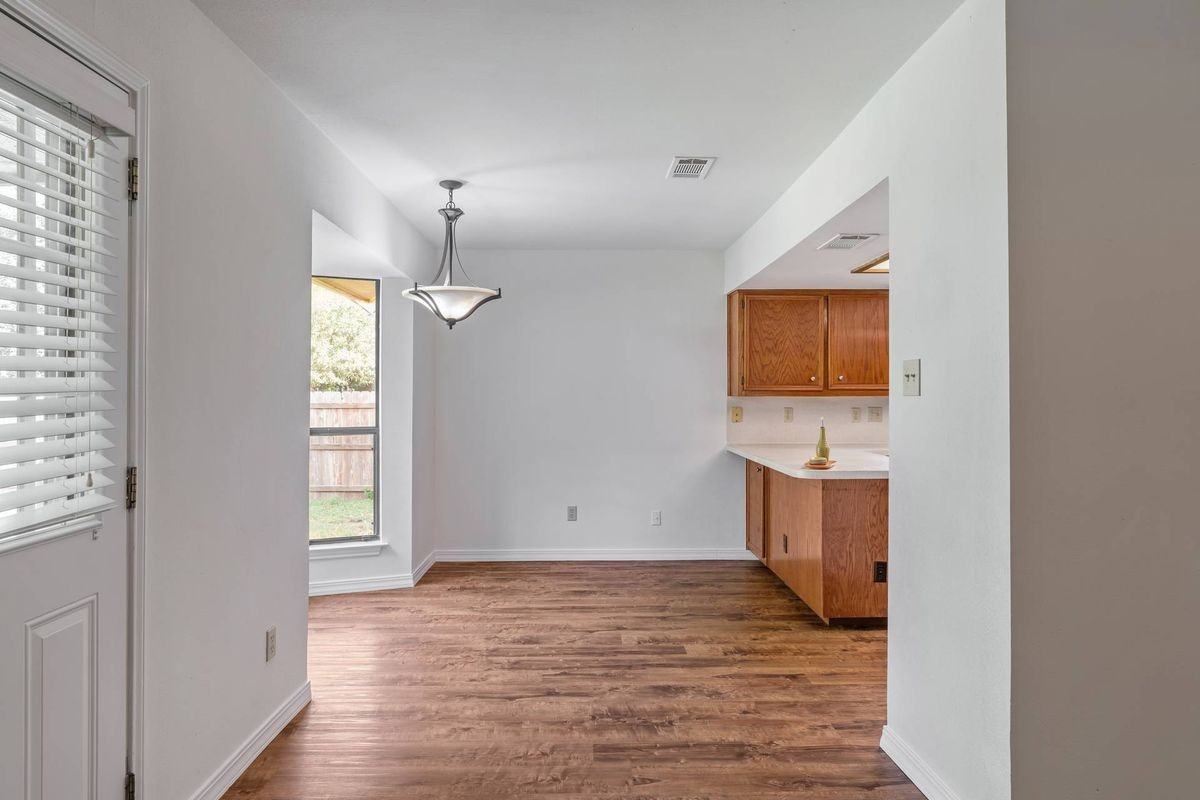 1802 Dixie Ln - Photo 7 of 32