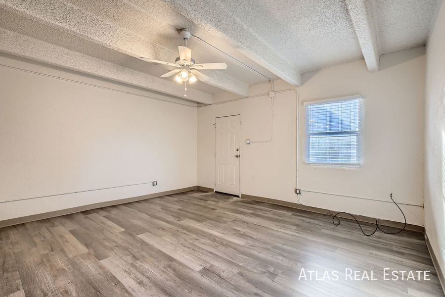 Julian Square - Photo 3 of 14