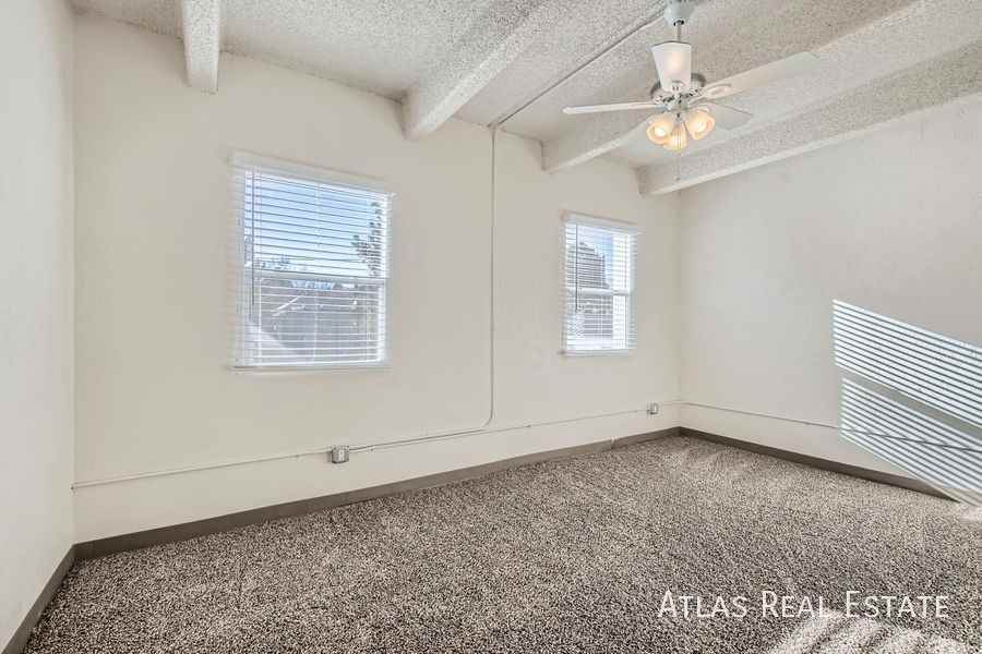 Julian Square - Photo 4 of 14