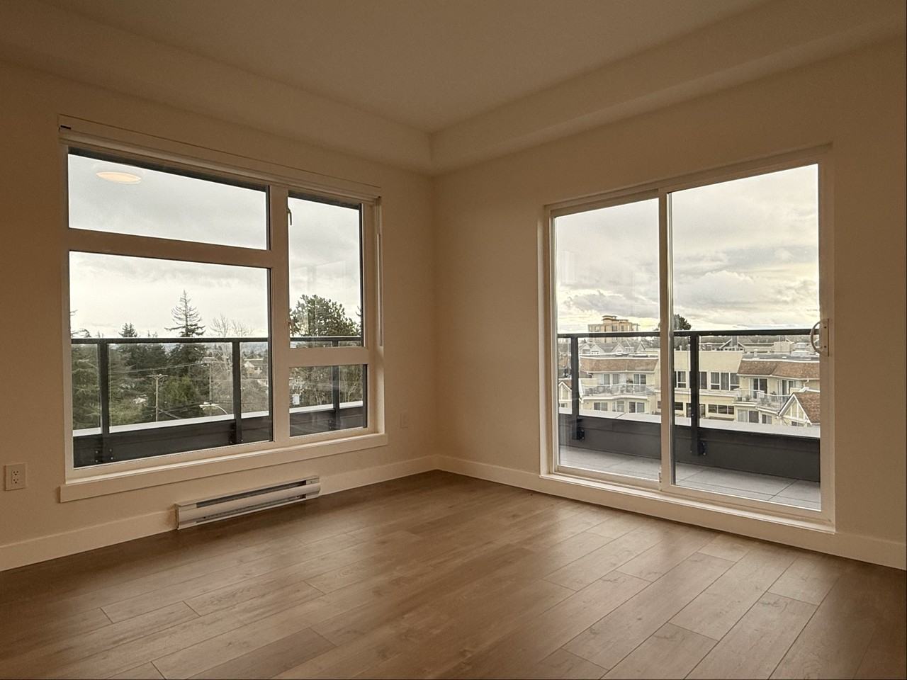 15353 17 Avenue - Photo 5 of 22