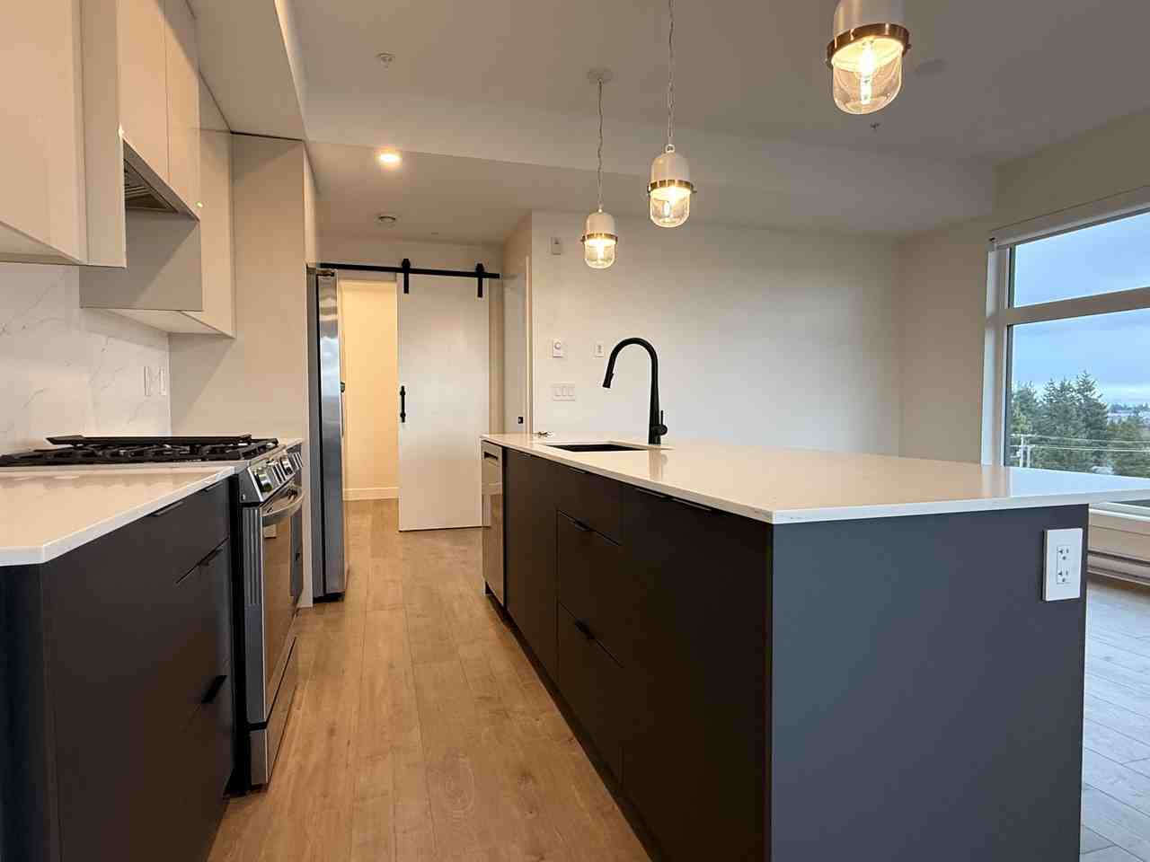 15353 17 Avenue - Photo 3 of 22