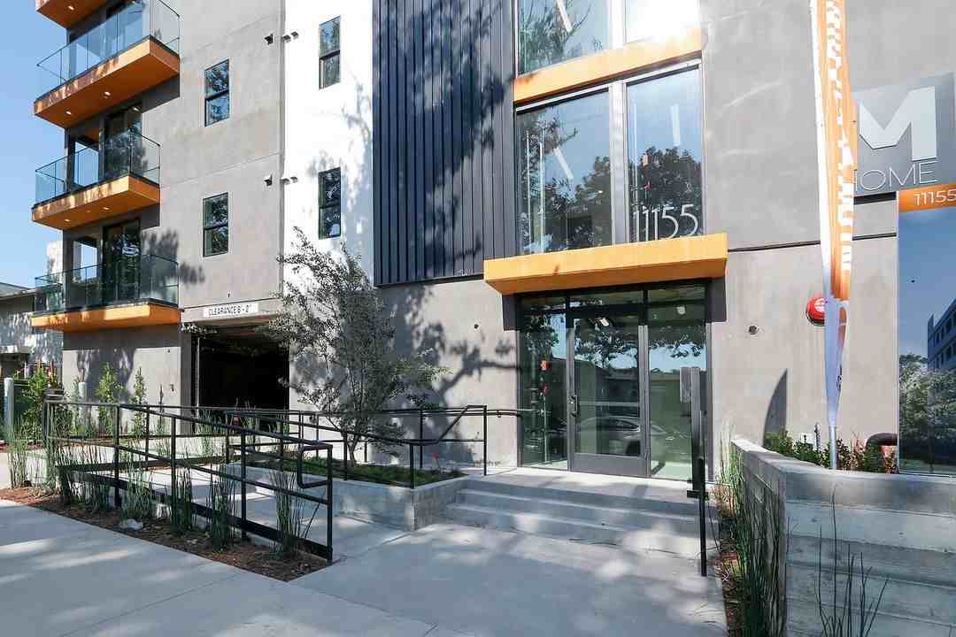 11155 Huston St - Photo 3 of 50