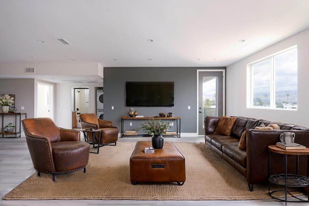 11155 Huston St - Photo 4 of 50