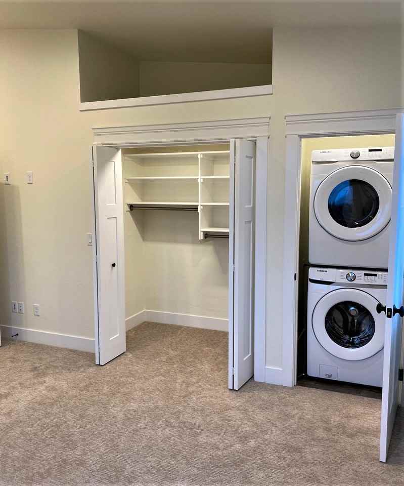 2380 Willamette Street #D - Photo 6 of 10