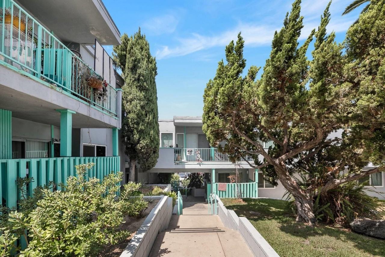 1776 S Rimpau Blvd. - Photo 2 of 26