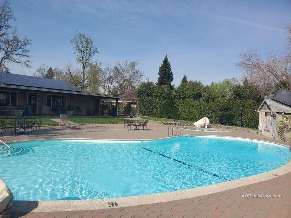 Redding Hilltop Apartments - Photo 4 of 12