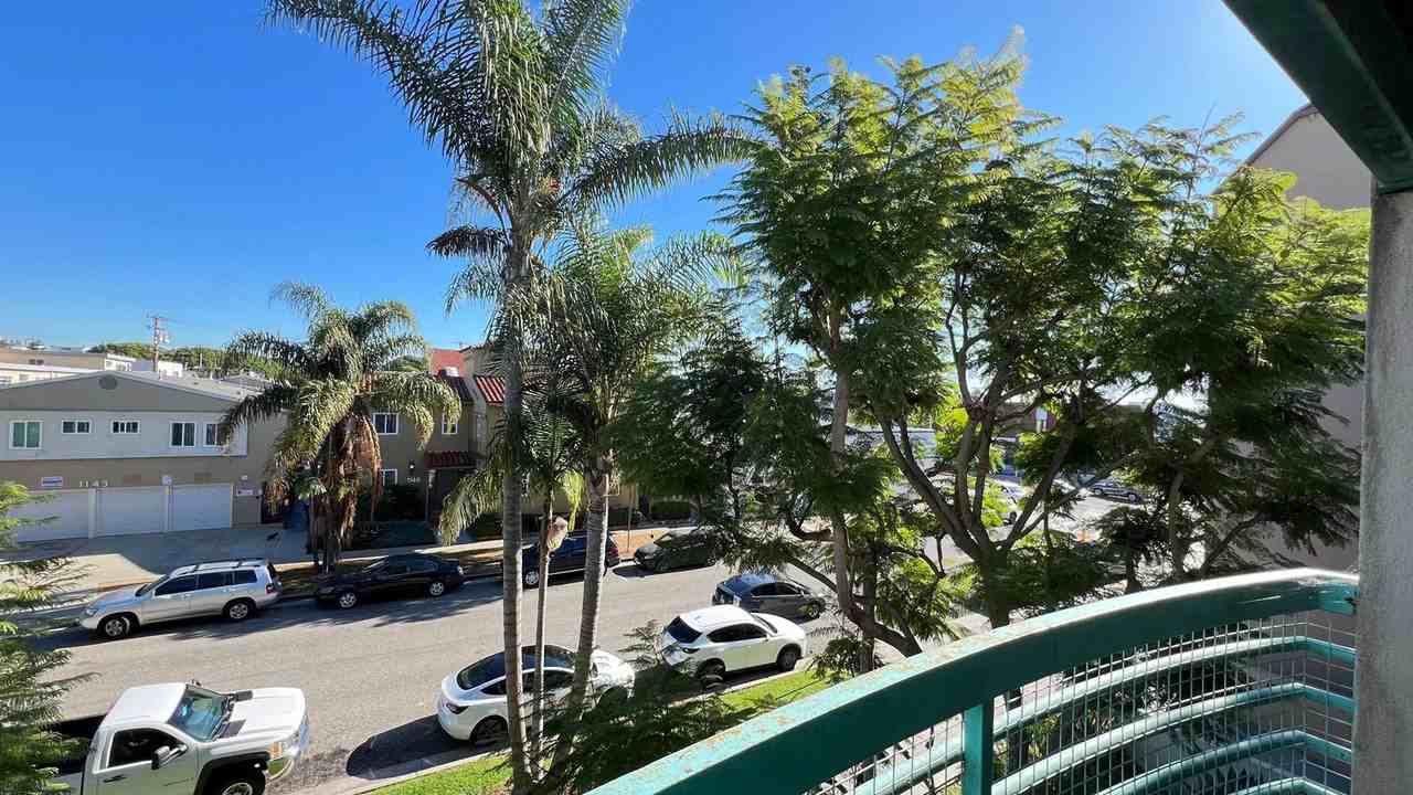 1144 12th Street - Photo 3 of 50