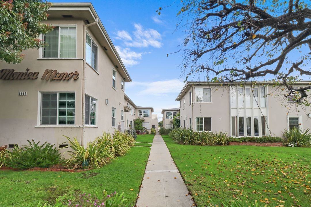 1113 - 27 26th Street, - Photo 2 of 47