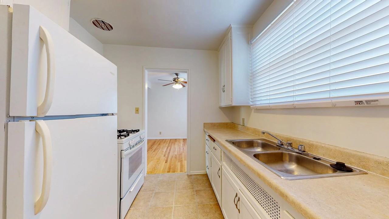 1113 - 27 26th Street, - Photo 6 of 47