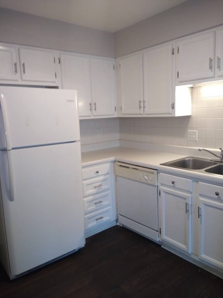 Lynnwood Arms Apartments - Photo 2 of 11