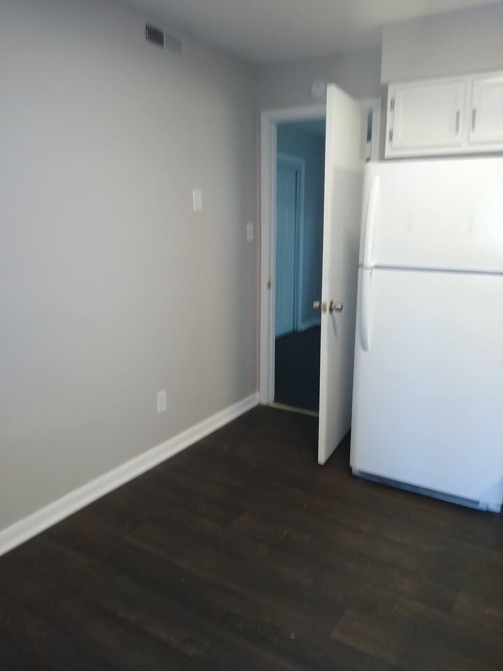 Lynnwood Arms Apartments - Photo 3 of 11