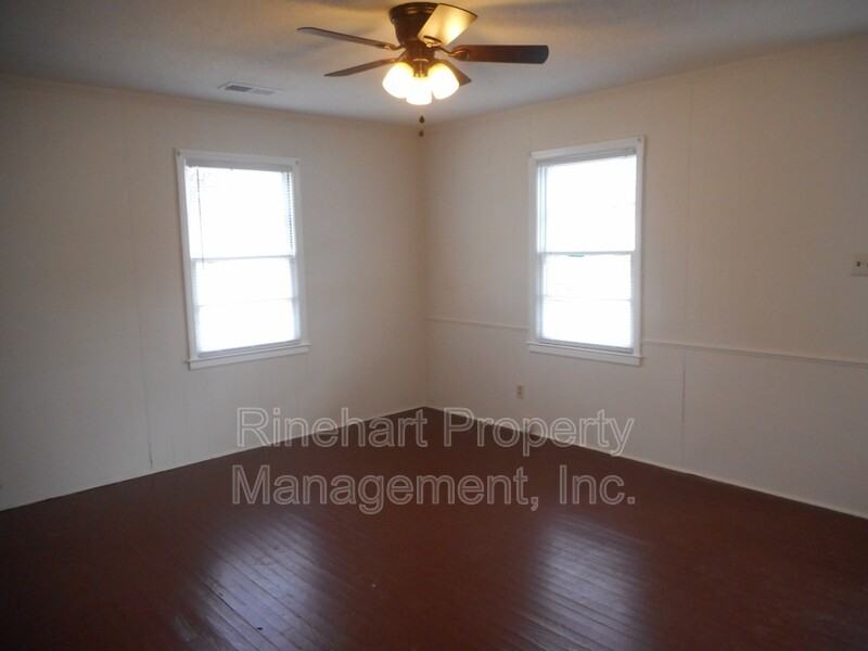 1431 Edgewood Dr - Photo 2 of 9