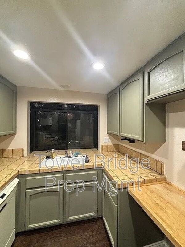 7831 Hampton Ln - Photo 5 of 15