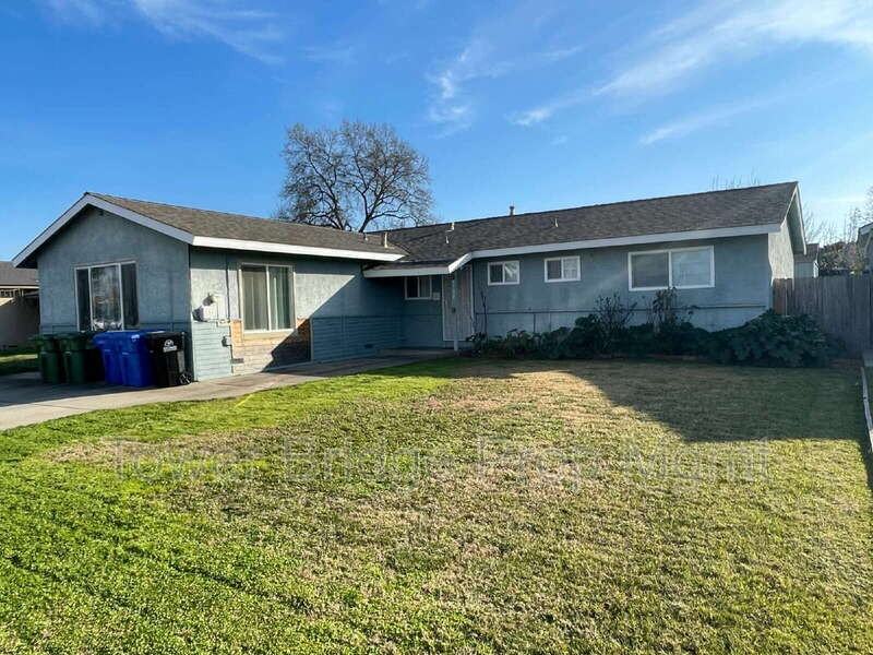 8724 Halverson Dr - Photo 2 of 44