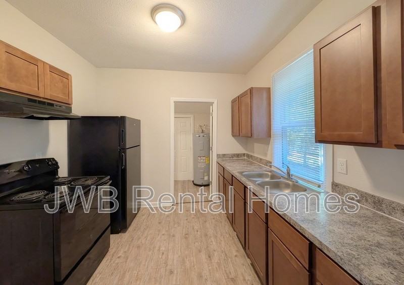 461 W 58th St - Photo 4 of 21