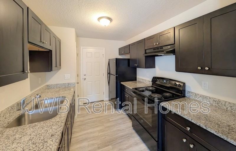 5215 Missouri Ave - Photo 4 of 17