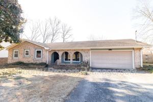 featured image of 910 Wesley Dr