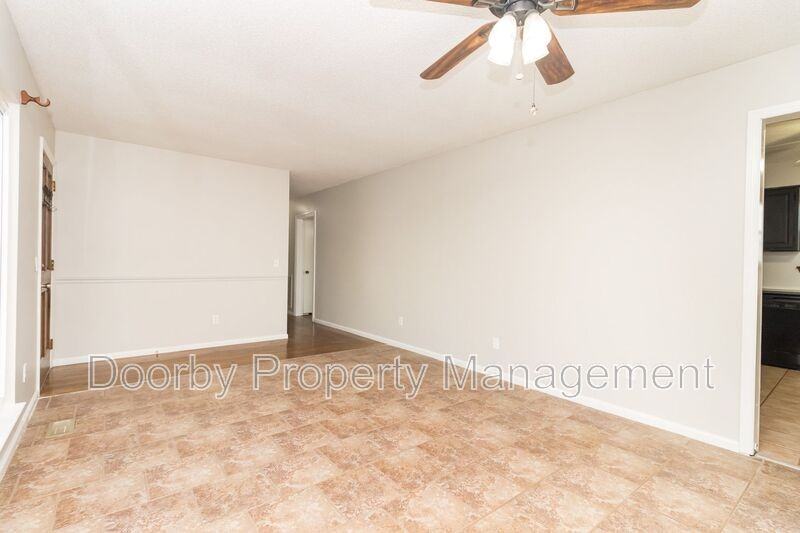 910 Wesley Dr - Photo 3 of 20