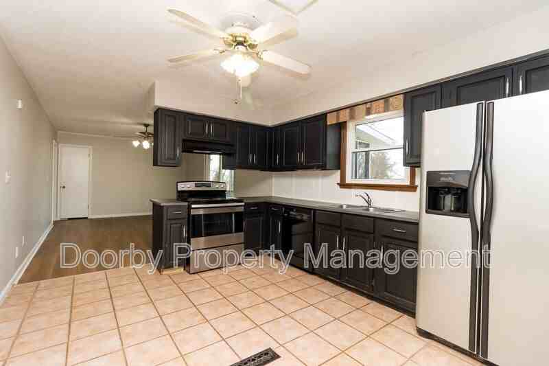 910 Wesley Dr - Photo 4 of 20