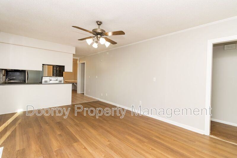 910 Wesley Dr - Photo 7 of 20