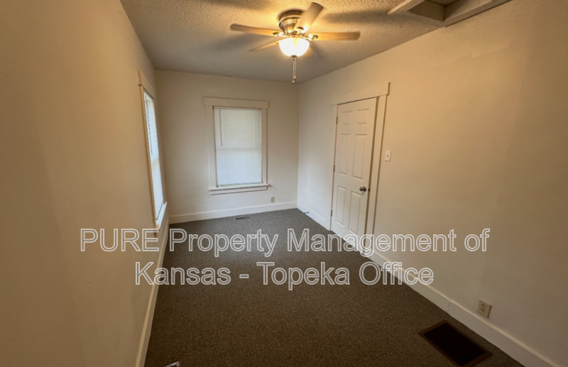 2627 Se Illinois Ave - Photo 3 of 11