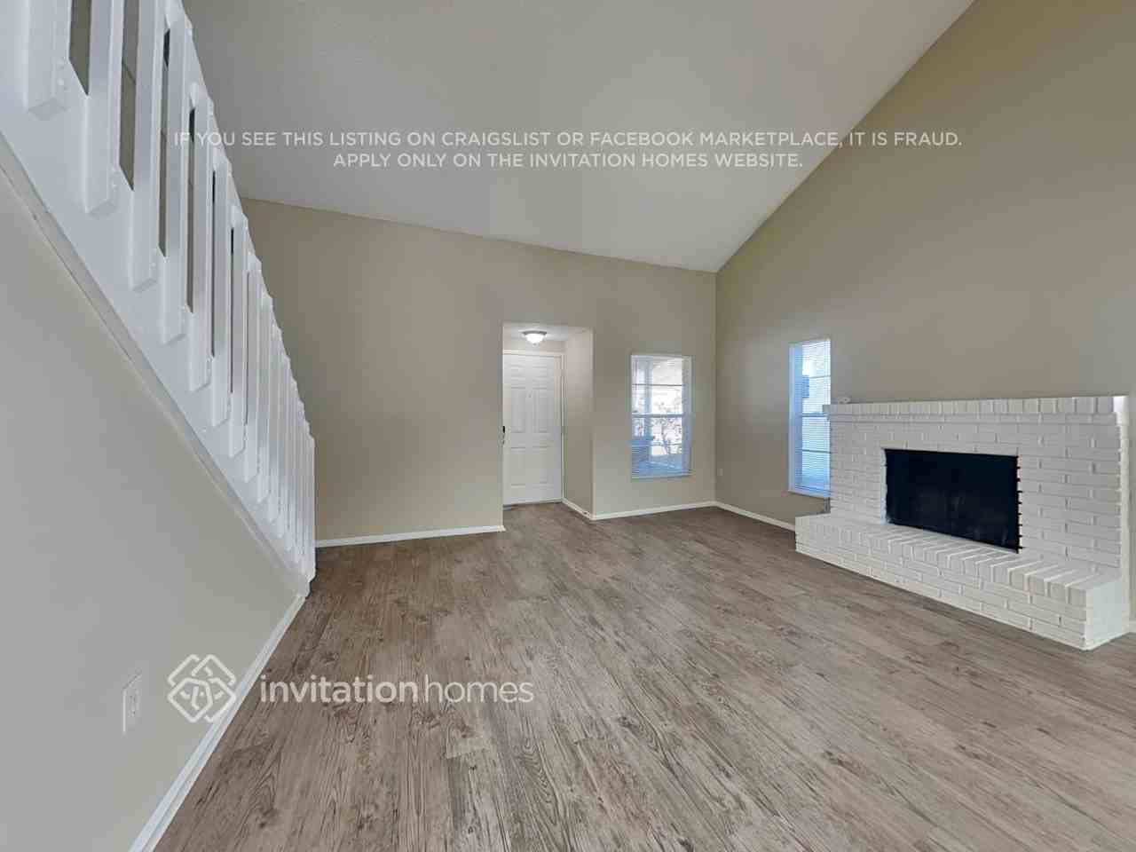 546 Lake Dexter Blvd - Photo 5 of 17