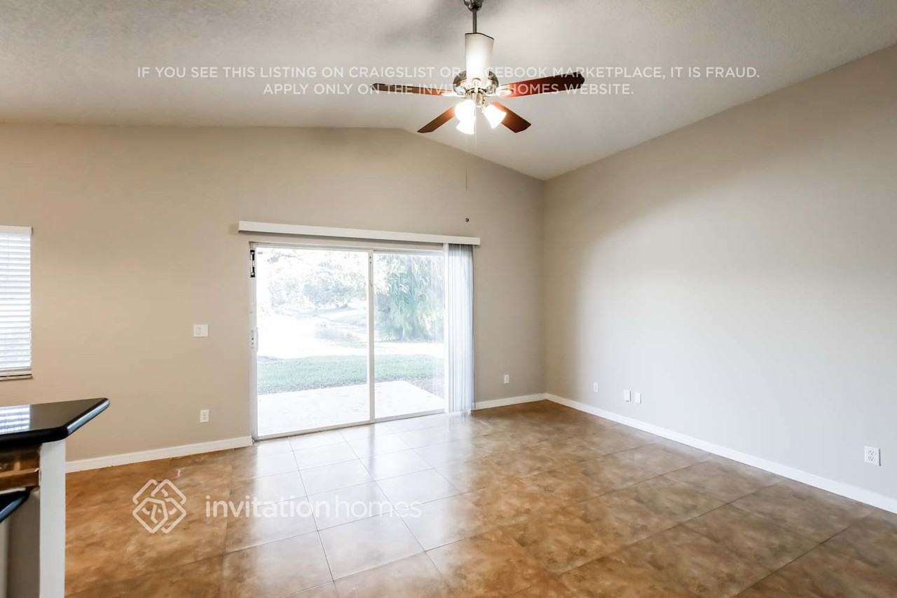 2473 Sw 106th Ave - Photo 3 of 17