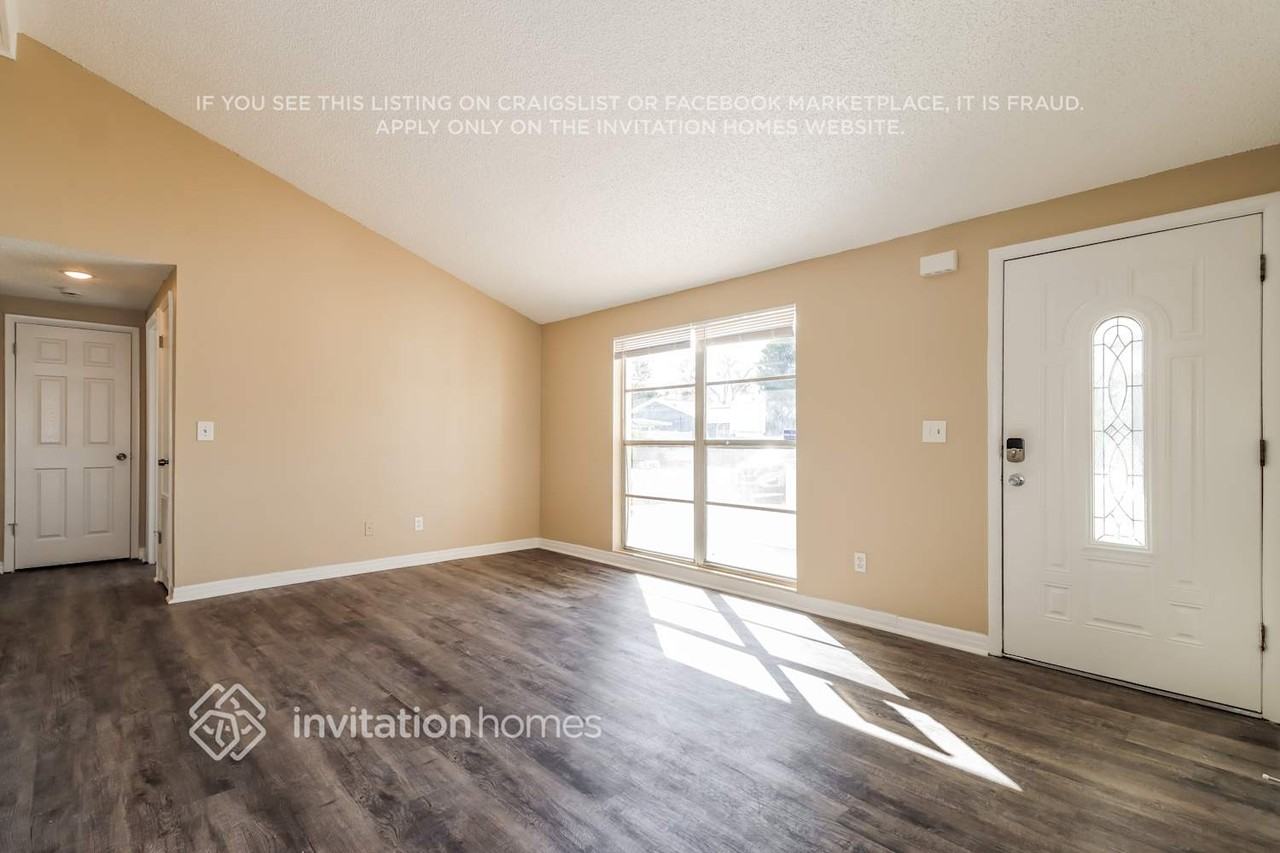 6401 Bali Ct - Photo 3 of 17