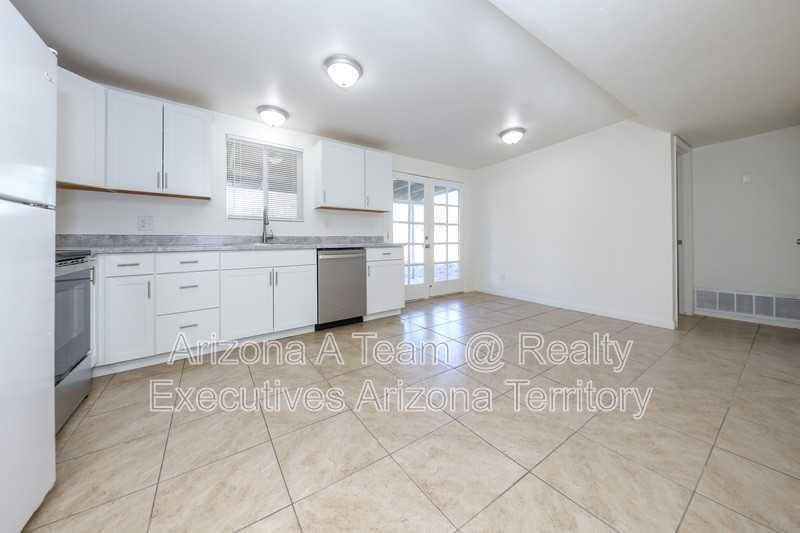 4020 S Silver Beech Ave - Photo 2 of 16