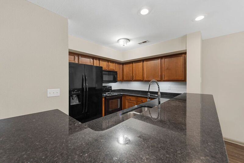 1070 University Dr #5 - Photo 5 of 20